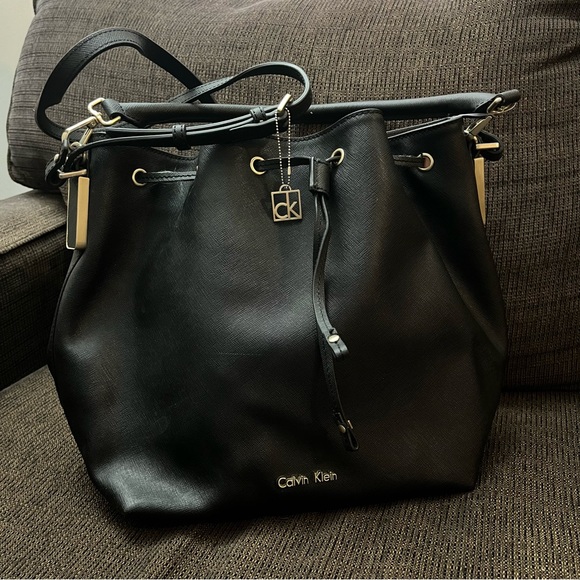 Calvin Klein Women's Black Leather Drawstring Bucket Bag - Picture 1 of 7